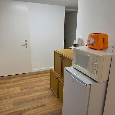 Friends Corner Kitchen ホームステイ ザルツブルク